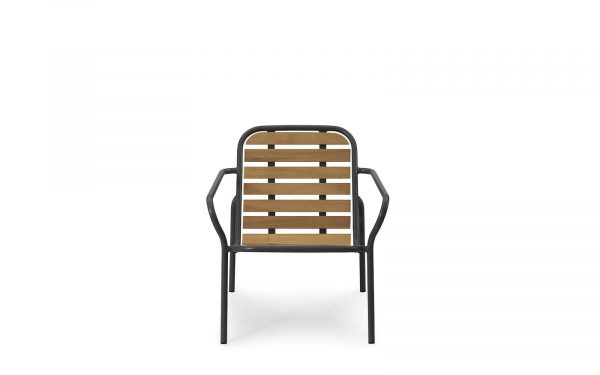 La collection polyvalente Vig propose une gamme de meubles d’extérieur empilables. Chaises de salle à manger, chaises longues accueillantes, bancs, tabourets, table…